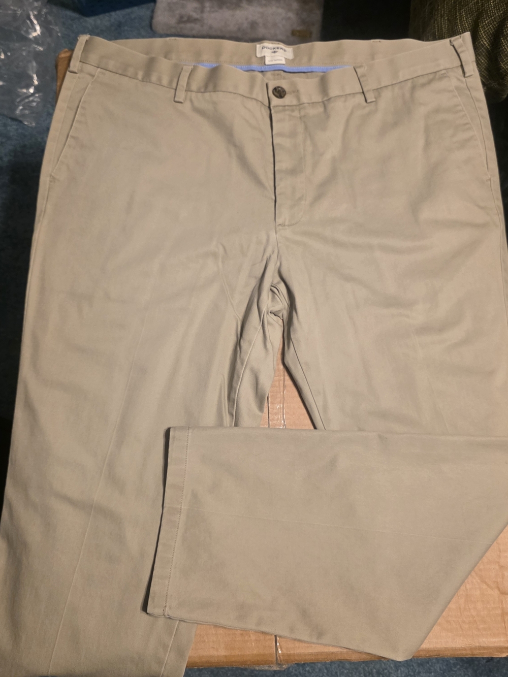 Dockers Men's Chino Pants in Light Khaki 42x30